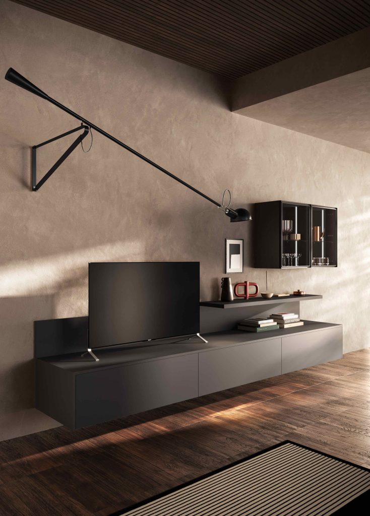 Cucina moderna economica Diamante di Ciao Cucine, zona living con parete TV nera, lampada orientabile e pensili vetrina